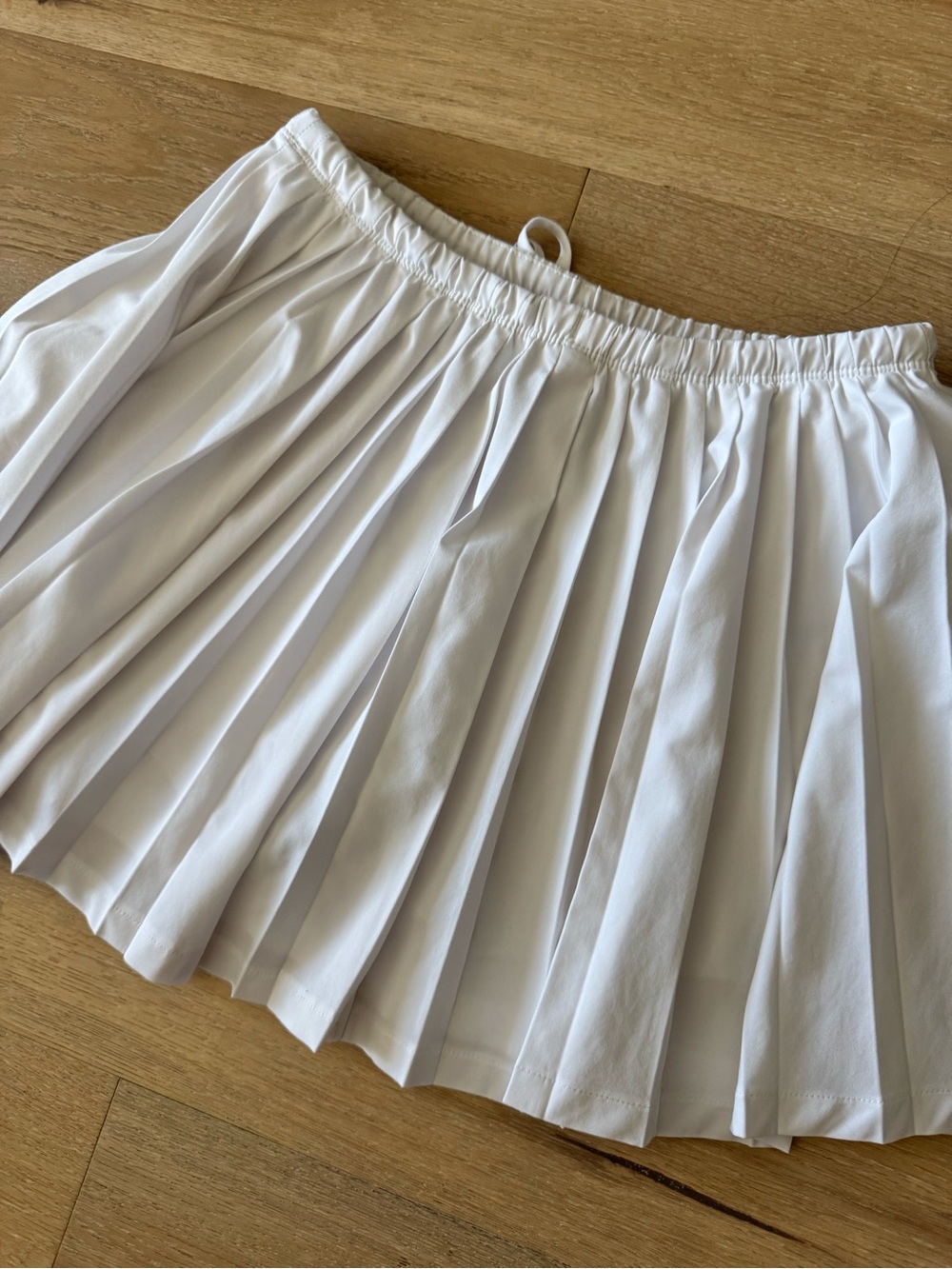 Vuori White Pleated Tennis Skirt - Picture 2 of 3